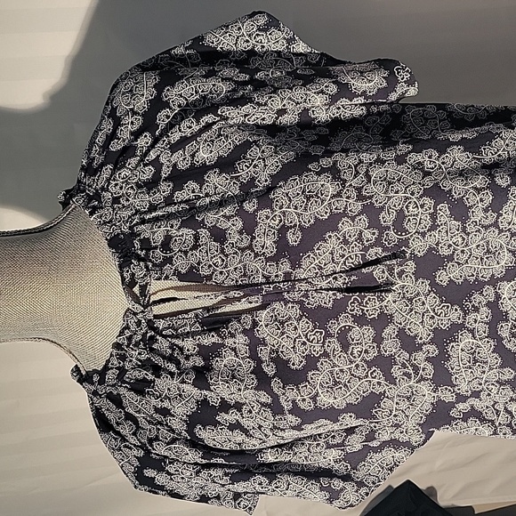 LOFT Womans Black & White Blouse with Flutter Sleeves, Size: XL - Picture 2 of 10